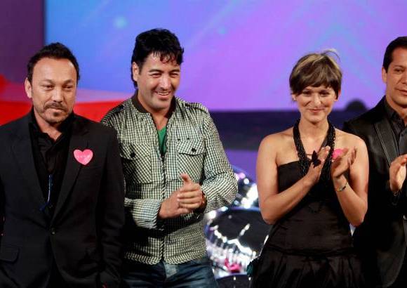 Colprensa-Raúl Palacios - Este miércoles, por cuarta ocasión, se realizó la Pasarela Rosa Avon 2011, un evento donde la moda se pone al servicio de la lucha contra el cáncer de seno en Colombia. 19 de los más reconocidos diseñadores colombianos aportan su arte para este desfile.