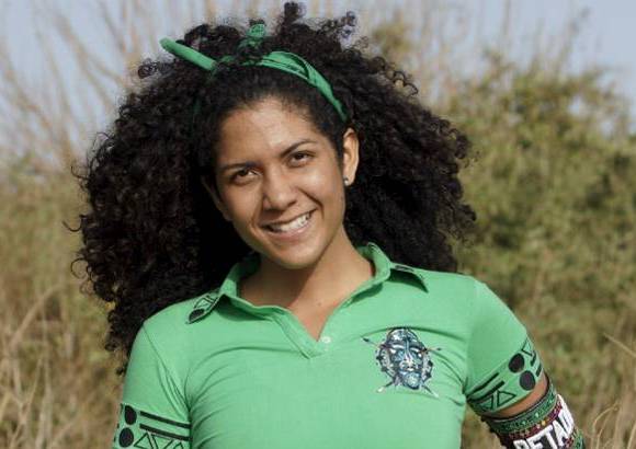 Cortes&#237;a Canal Caracol - Cindy Jim&#233;nez Mart&#237;nez. 21 a&#241;os. Santa Marta. Estudiante. Naci&#243; en Caucasia, Antioquia, pero creci&#243; y se form&#243; en Santa Marta. Estudia Comunicaci&#243;n Social. Se define como una mujer alegre, espont&#225;nea, chistosa y fresca. No tiene pelos en la lengua y se averg&#252;enza de su desorden. Le molestan las personas hip&#243;critas y falsas.