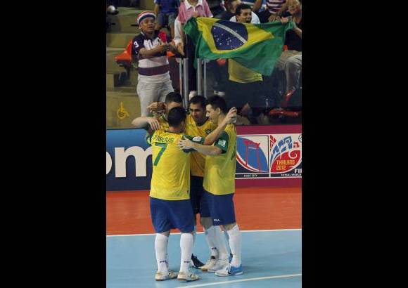 Foto Reuters - Gabriel fue la figura de Brasil con dos goles y la jugada en la que forz&#243; el autogol del tercero.