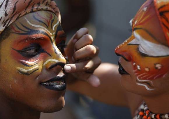 AP - Los colores, el baile y la m&#250;sica se vuelven protagonistas del Carnaval de Barranquilla.