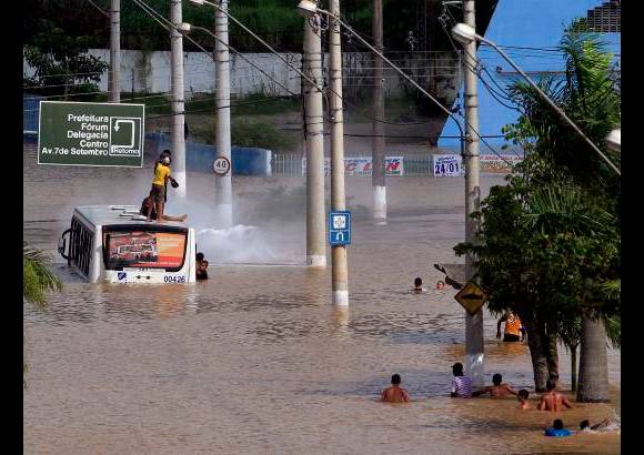 Reuters - Lo ocurrido en R&#237;o de Janeiro es, seg&#250;n las ediciones de la prensa local, una tragedia anunciada por la omisi&#243;n de las autoridades para adoptar medidas preventivas y la repetici&#243;n de desastres que se registran hist&#243;ricamente en esta &#233;poca del a&#241;o en el tercer estado m&#225;s poblado de Brasil.