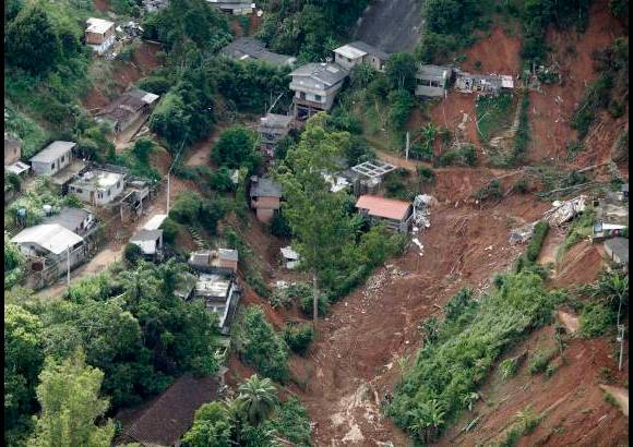 Reuters - Campo Grande, un barrio en las afueras de Teres&#243;polis, qued&#243; aislado por los deslizamientos y se calcula que los temporales afectaron cerca de 2.000 viviendas.
