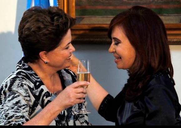 Reuters - Dilma Rousseff y Cristina Fern&#225;ndez expresaron su inter&#233;s por estrechar a&#250;n m&#225;s las relaciones bilaterales.