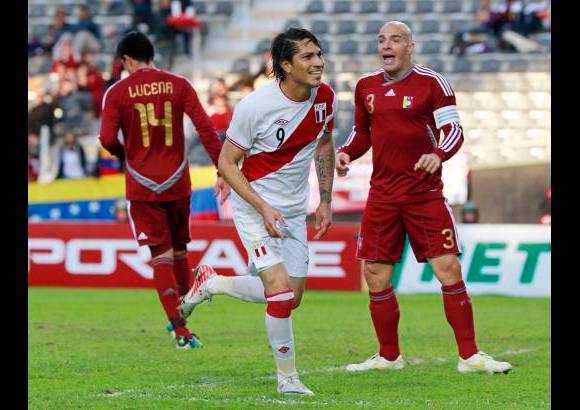 Reuters - El peruano Paolo Guerrero fue la figura del encuentro ante Venezuela.