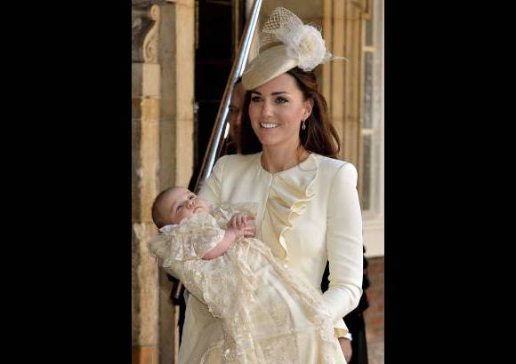AP - Catalina, la Duquesa de Cambridge en el bautizo de su hijo, el príncipe Jorge en la capilla real en el Palacio de St James en Londres.