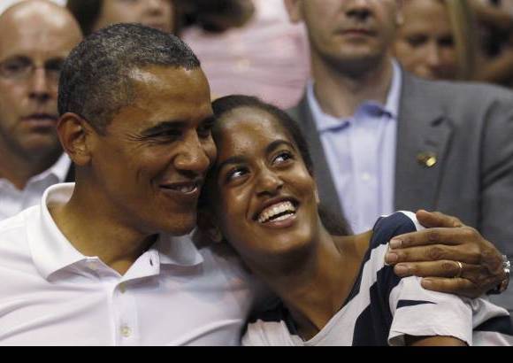Reuters - El presidente Obama con su hija Malia, quien se divurti&#243; mucho con la situaci&#243;n.