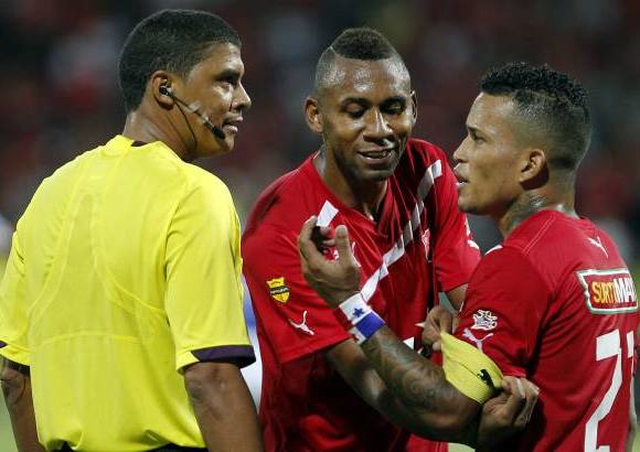 Jaime P&#233;rez - Los rojos se quejan por la decisi&#243;n en contra de Vi&#225;fara.