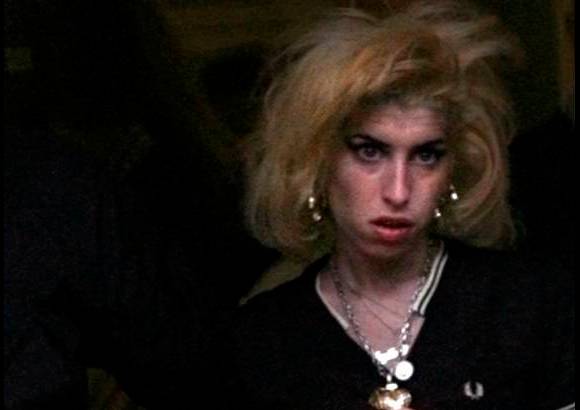 Reuters - Amy Winehouse ingres&#243; a numerosas cl&#237;nicas de rehabilitaci&#243;n.