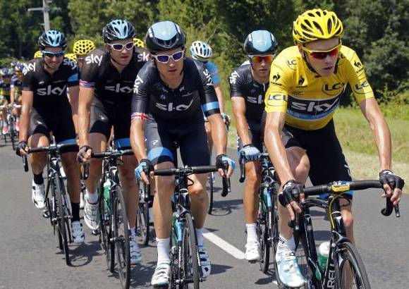 - Chris Froome (Sky) perdió 1.09 con Alberto Contador. Se quedó sin equipo.