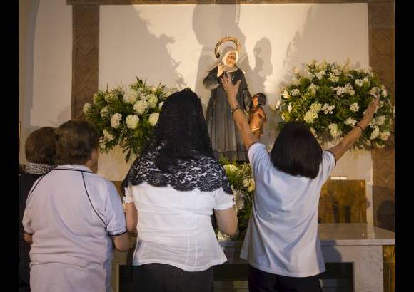 Edwin Bustamante - El 20 de diciembre de 2012, el Papa Benedicto XVI dio a conocer la canonizaci&#243;n de Santa Laura.