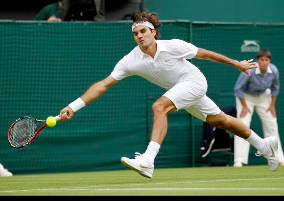 AP - Federer avanzó a la segunda ronda con un contundente 6-0 en el quinto parcial.