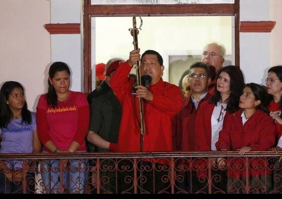 Reuters - Con la espada de Simón Bolívar en la mano, el presidente venezolano reivindicó el legado del Libertado, al afirmar que la victoria preserva el "bien más preciado" que es la independencia.