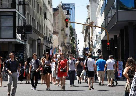 Diego Gonz&#225;lez - Aspecto de la v&#237;a de acceso a San Telmo, en Buenos Aires, Argentina.