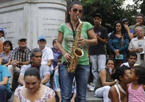 - Cientos de personas llegaron a disfrutar de la presentación de la Red de Escuelas de Música que, por primera vez, tuvo el privilegio de realizar este concierto.