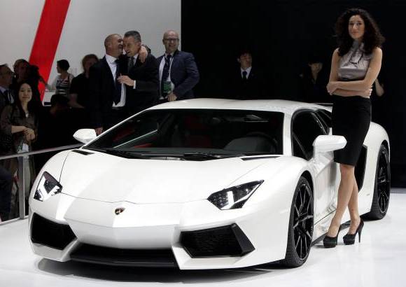 Reuters - La muestra automovilística de Beijing es la mayor de este año en China. En la imagen un Lamborghini deportivo.