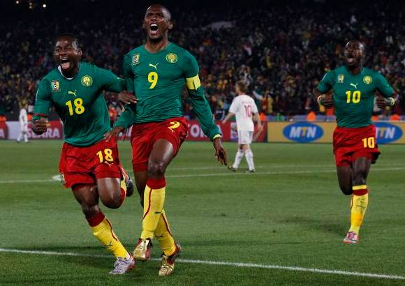 AP - A Camer&#250;n no le sirvi&#243; de nada que su l&#237;der Samuel Eto&#39;o abriese el marcador a los 10 minutos gracias a un fallo colosal de la defensa de Dinamarca. Tampoco el que monopoliz&#243; a gusto el dominio de la pelota y gener&#243; m&#225;s ocasiones de gol.