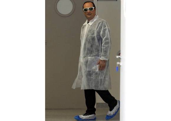 Reuters - El presidente francés, François Hollande, visitó una planta de fabricación de Systemes en Pessac, cerca de Burdeos, suroeste de Francia.