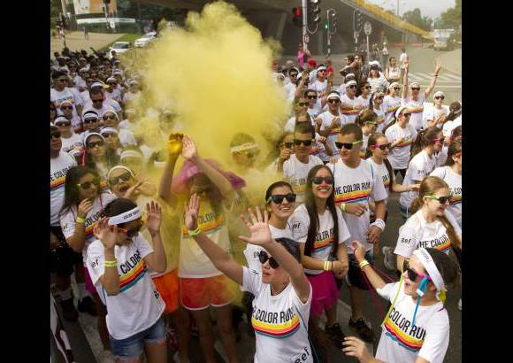 Esteban Vanegas - M&#225;s de 10.000 personas disfrutaron este domingo de los 5 kil&#243;metros m&#225;s divertidos del deporte. The color run pint&#243; de alegr&#237;a las calles de Medell&#237;n.