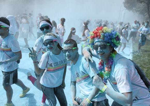Esteban Vanegas - M&#225;s de 10.000 personas disfrutaron este domingo de los 5 kil&#243;metros m&#225;s divertidos del deporte. The color run pint&#243; de alegr&#237;a las calles de Medell&#237;n.