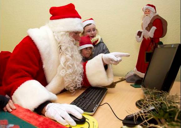 Reuters - La Oficina Postal abre como ya es acostumbrado seis semanas antes de la Navidad.