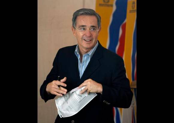 Reuters - El presidente invit� a los colombianos a votar en paz.