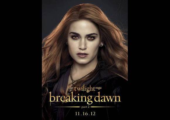 Cortes&#237;a Crep&#250;sculo - Antes de convertirse en vampiro en 1933, Rosalie Lillian Hale era la chica m&#225;s hermosa de la ciudad. Con el nacimiento de Renesmee, Rosalie ayuda con su cuidado cuando Bella y Edward est&#225;n ocupados. Miembro del clan Cullen, se unir&#225; a con su familia y sus aliados cuando los Vulturis llegen.