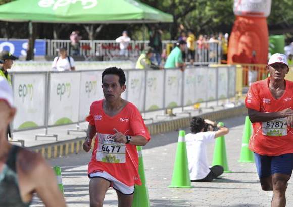 Esteban Jaramillo y Sebasti&#225;n Salazar - M&#225;s de 10 mil competidores se dieron cita en esta hist&#243;rica cita deportiva que se corr&#237;a en las modalidades de 5, 10, 21 y 42 kil&#243;metros.