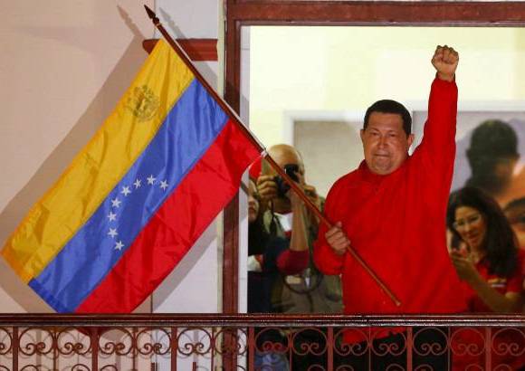 Reuters - Hugo Chávez fue reelecto para un nuevo mandato y calificó su victoria en las urnas de "perfecta", felicitó a la oposición por haberla reconocido y le pidió a Dios que le de vida y salud.