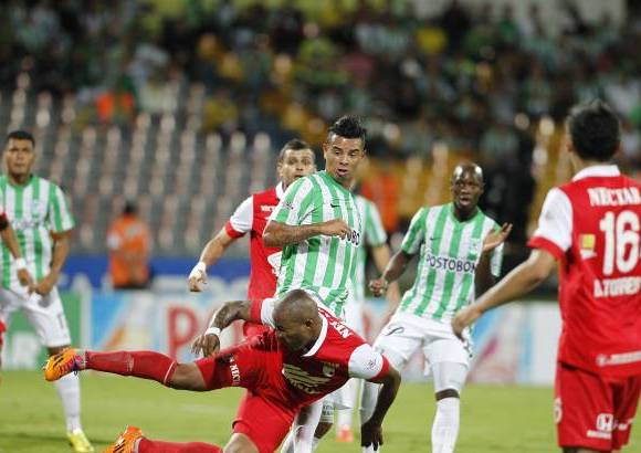 JAIME P&#201;REZ - El partido result&#243; intenso, con buenas opciones de gol en ambos arcos.
