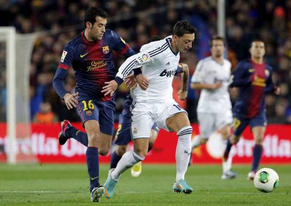 AP - El partido siempre estuvo donde quería el Madrid desde el inicio. Sin sorpresas en la alineación del Barça. No estaba Villa y Jordi Roura, o Tito Vilanova, decidieron que era el momento para volver a confiar en su once de gala.