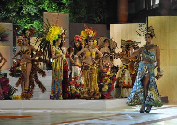 Foto Colprensa - La Se&#241;orita Atl&#225;ntico, Yuliana Mej&#237;a, gan&#243; el concurso al Mejor traje artesanal del Concurso Nacional de Belleza.