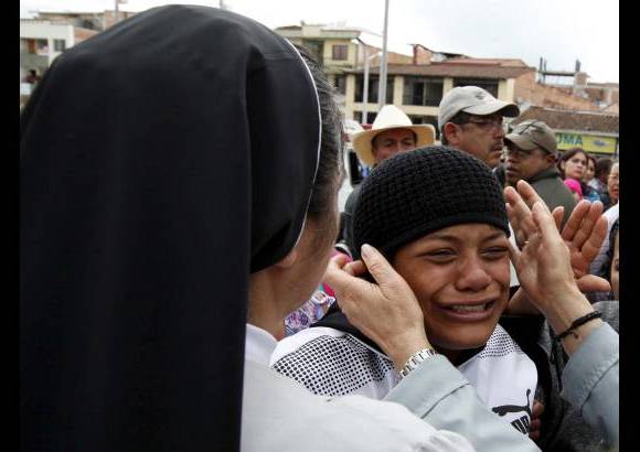 Foto Manuel Saldarriaga, enviado especial - El intenso dolor de las familias de las víctimas y su impotencia contra la violencia.