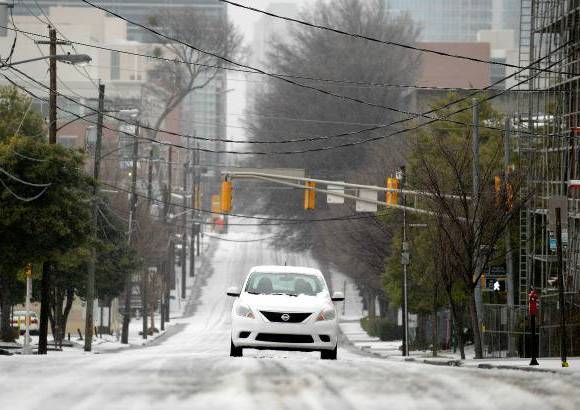 AP - La tormenta, que ha afectado a los estados de Georgia, Alabama, Luisiana, Texas, Misisipi, Carolina del Norte y Carolina del Sur, ha dejado a su paso acumulaciones de hielo de dos cent&#237;metros en las ciudades y de varios cent&#237;metros en las monta&#241;as.