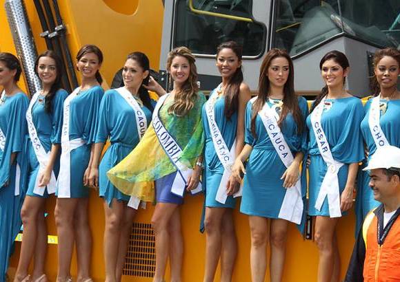 Foto Colprensa - La Sociedad Portuaria de Cartagena se engalanó con la presencia de la Señorita Colombia 2011-2012, Daniella Álvarez Vázquez y las candidatas a sucederla.