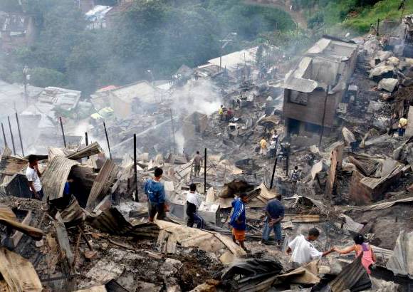 Esteban Vanegas - Seg&#250;n el &#250;ltimo censo de la Alcald&#237;a de Medell&#237;n, 200 hogares resultaron afectados en el incendio en el barrio Altos de la Virgen.