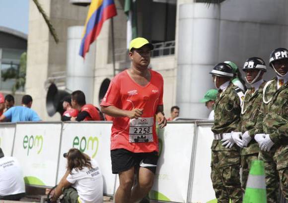 Esteban Jaramillo y Sebastián Salazar - Más de 10 mil competidores se dieron cita en esta histórica cita deportiva que se corría en las modalidades de 5, 10, 21 y 42 kilómetros.