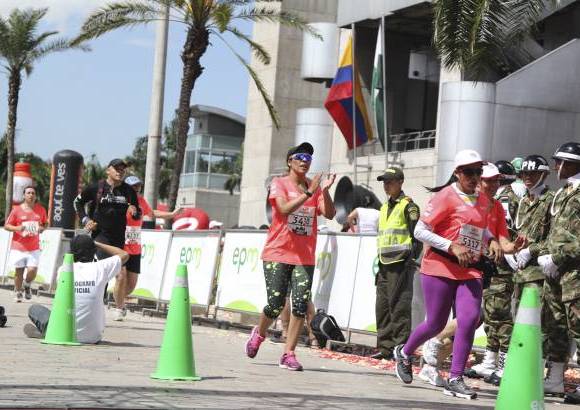 Esteban Jaramillo y Sebastián Salazar - Más de 10 mil competidores se dieron cita en esta histórica cita deportiva que se corría en las modalidades de 5, 10, 21 y 42 kilómetros.