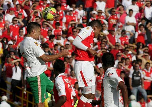 COLPRENSA - Santa Fe ganó con lo justo 1-0 contra Envigado, gracias a un gol del artillero paisa Wílder Medina, que se volvió a reencontrar con el gol, para que los cardenales quedaran como líderes en solitario de la Liga, con 24 unidades.