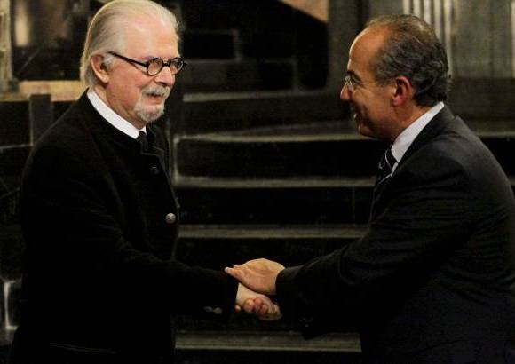 Reuters - Fernando Botero y el presidente de México Felipe Calderón inauguraron la muestra retrospectiva más grande que se haya hecho de la obra del artista antioqueño, organizada con motivo de su cumpleaños 80 y que albergará el Palacio de Bellas Artes de la capital mexicana.
