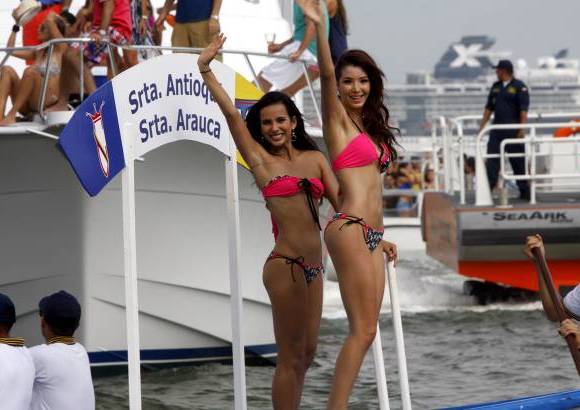Colprensa - En este tradicional evento, las candidatas recorrieron la bahía de Cartagena, acompañadas de los cadetes de la Escuela Naval. La cita final fue en el Club Naval, donde las candidatas desfilaron en un acto de carácter benéfico para la Acción Social Naval.
