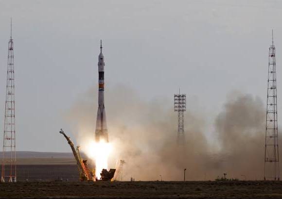 Reuters - &quot;La fase m&#225;s tensa y complicada ha sido completada con &#233;xito. Acabo de hablar con los cosmonautas y est&#225;n bien&quot;, afirm&#243; Vlad&#237;mir Popokvin, jefe de la agencia espacial rusa, Roscosmos.