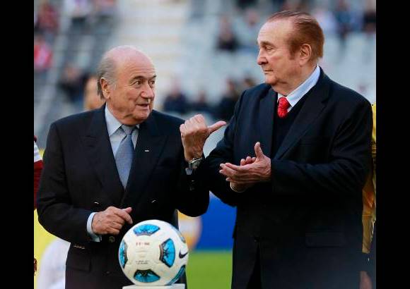 Reuters - En el partido estuvieron el presidente de la Fifa, Joseph Blatter y el presidente de la Conmebol, Nicol&#225;s Leoz.