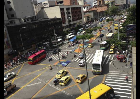 - El metropl&#250;s debe compartir los carriles de la v&#237;a como cualquier otro veh&#237;culo. Esto es lo que los usuarios m&#225;s critican.