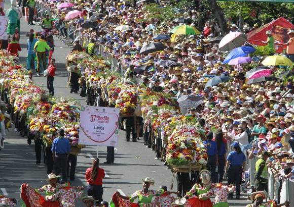 R&#243;binson S&#225;enz - Con Danzas, comparsas y silletas alusivas a la poblaci&#243;n afrodescendiente, Medell&#237;n le rindi&#243; homenaje a los m&#225;s de 200 mil afrodescendientes que habitan en la ciudad.