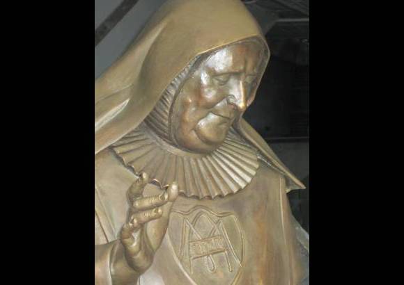 Cortes&#237;a - Decidi&#243; usar la figura de la madre Laura cuando era mayor.