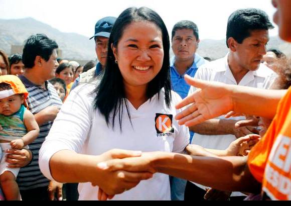 Reuters - Keiko a los 19 años de edad se convirtió en Primera Dama de la Nación, cuando sus padres se divorciaron en 1994.