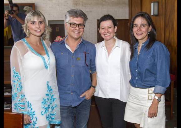 - Eliana Pel&#225;ez, Carlos Tob&#243;n, Mar&#237;a Mercedez Gonz&#225;lez y Juliana Arriola.