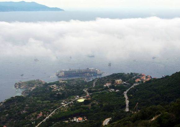 AFP - Su periplo por el litoral italiano le llevará hacia el norte del país acompañado de catorce barcos.