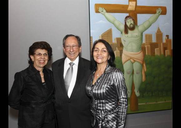Fotos: Edwin Bustamante y C&#225;mara L&#250;cida. - Mar&#237;a Teresa Mora de G&#243;mez y Teresita Bustamante, en compa&#241;&#237;a de Juan G&#243;mez, a quien el maestro agradeci&#243; en la Plaza Botero.