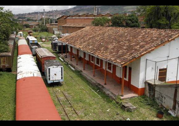 Donaldo Zuluega - La historia de los Ferrocarriles Nacionales estuvo atada a la del municipio de Bello.